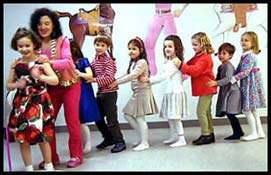 Entertainer Daisy Doodle shows kids how to dance at a childrens birthday party in ny