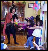 Childrens entertainer Daisy Doodle doing wizard magic for kids party entertainment in new york 