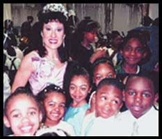 Childrens entertainer Daisy Doodle performs as a princess for kids parties in ny