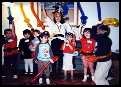 Kids pose with Daisy Doodle and balloon swords at pirate birthday party nyc